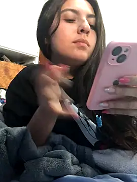 Snapshot of larj021bb chatting on 11.10.25 larj021bb online show from 11.10.25