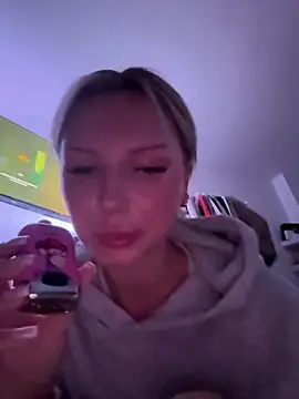 blondeeee online show from 12.18.25