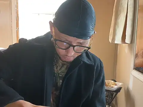 ThrowedWorldWide online show from 12.21.25