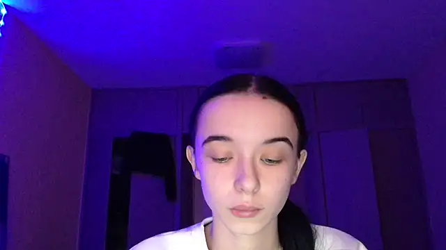 Emilia Light online show from 11.21.25