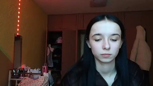 Emilia Light online show from 03.04.26