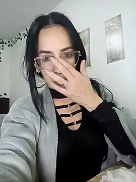 YaraDuartee online show from 11.27.25