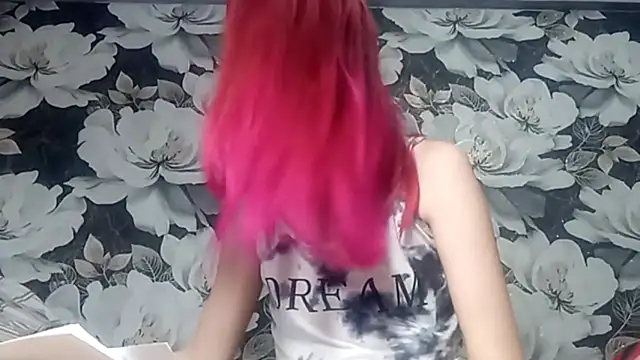 Snapshot of LiaCusson chatting on 10.01.25 LiaCusson online show from 10.01.25