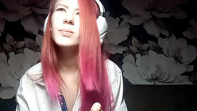 Snapshot of LiaCusson chatting on 10.23.25 LiaCusson online show from 10.23.25