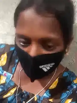 Snapshot of Tamil_Hot_Sandy chatting on 10.18.25 Tamil Hot Sandy online show from 10.18.25