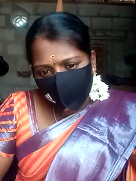 Snapshot of Tamil_Hot_Sandy chatting on 10.29.25 Tamil Hot Sandy online show from 10.29.25