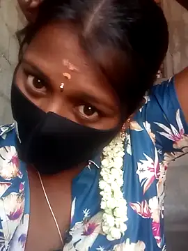 Snapshot of Tamil_Hot_Sandy chatting on 10.31.25 Tamil Hot Sandy online show from 10.31.25