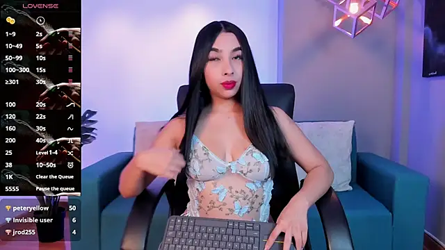 Snapshot of Caroline_Millerr chatting on 10.22.25 Caroline Millerr online show from 10.22.25