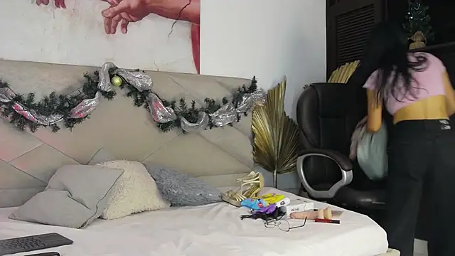 Snapshot of KateValencia chatting on 12.02.25 KateValencia online show from 12.02.25