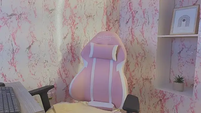 Sharon Curvy online show from 10.17.25