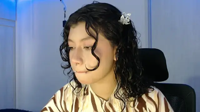 Snapshot of Ivonnybonn chatting on 10.22.25 Ivonnybonn online show from 10.22.25