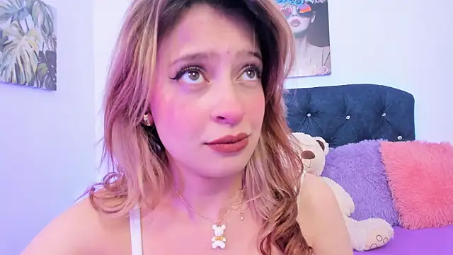 Snapshot of Kyvella_Myric chatting on 10.20.25 Kyvella Myric online show from 10.20.25