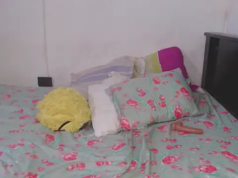 Snapshot of scarlett2310 chatting on 10.30.25 scarlett2310 online show from 10.30.25