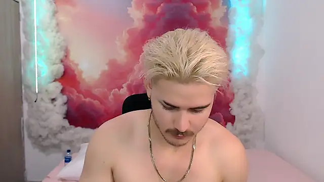 Snapshot of AlexPiersss chatting on 10.21.25 AlexPiersss online show from 10.21.25