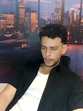 Snapshot of DominicBlazze chatting on 10.01.25 DominicBlazze online show from 10.01.25