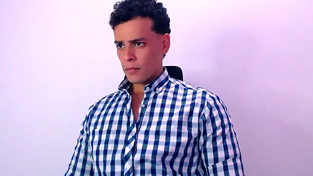 Snapshot of DominicBlazze chatting on 10.10.25 DominicBlazze online show from 10.10.25