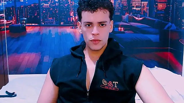 Snapshot of DominicBlazze chatting on 10.15.25 DominicBlazze online show from 10.15.25