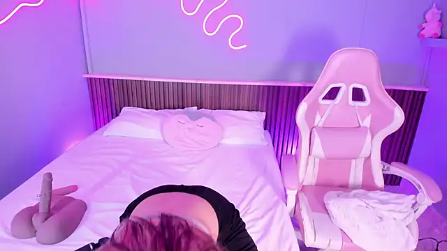 Snapshot of Athenea__fox chatting on 04.13.26 Athenea fox online show from 04.13.26