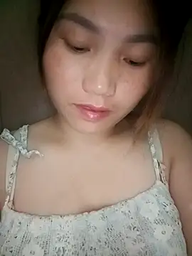 Snapshot of min-xinh chatting on 10.01.25 min-xinh online show from 10.01.25