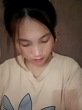 Snapshot of min-xinh chatting on 10.02.25 min-xinh online show from 10.02.25