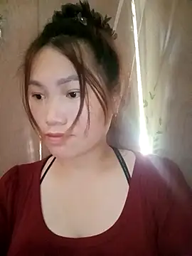 Snapshot of min-xinh chatting on 10.04.25 min-xinh online show from 10.04.25