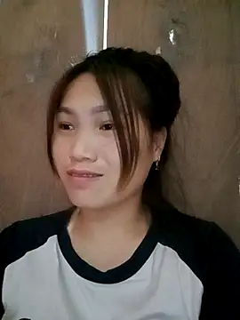 Snapshot of min-xinh chatting on 10.10.25 min-xinh online show from 10.10.25