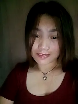 Snapshot of min-xinh chatting on 10.13.25 min-xinh online show from 10.13.25