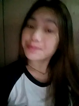 Snapshot of min-xinh chatting on 10.15.25 min-xinh online show from 10.15.25