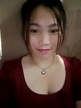Snapshot of min-xinh chatting on 10.16.25 min-xinh online show from 10.16.25