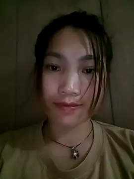 Snapshot of min-xinh chatting on 10.17.25 min-xinh online show from 10.17.25