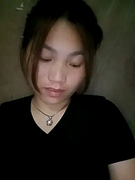 Snapshot of min-xinh chatting on 10.18.25 min-xinh online show from 10.18.25