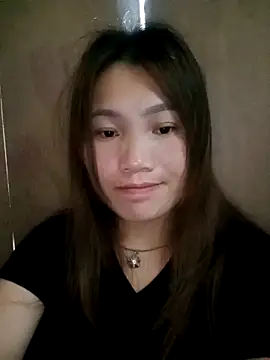 Snapshot of min-xinh chatting on 10.19.25 min-xinh online show from 10.19.25
