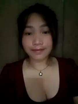 Snapshot of min-xinh chatting on 10.22.25 min-xinh online show from 10.22.25