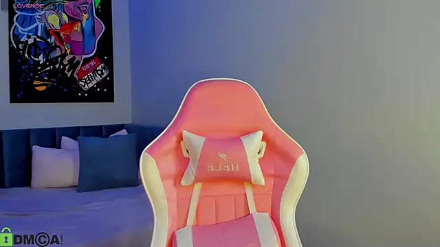 KarinaBroks online show from 11.27.25