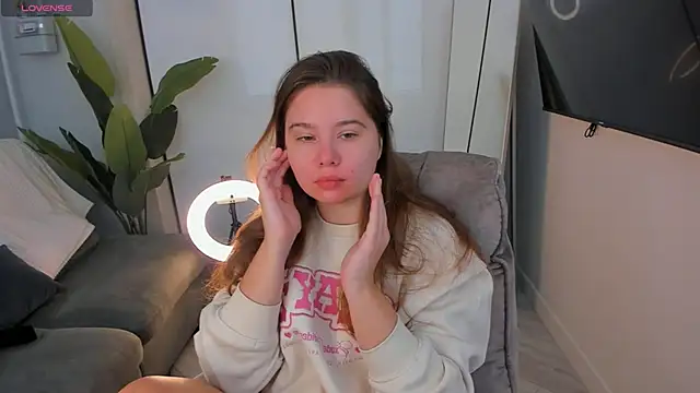 Eva Cheeky online show from 10.24.25