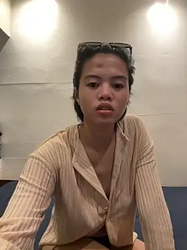 Snapshot of Obre17 chatting on 07.22.26 Obre17 online show from 07.22.26