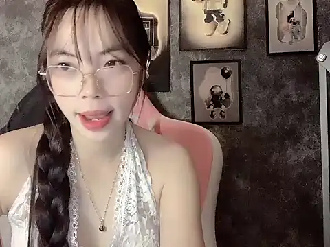 Ellie039 online show from 10.17.25