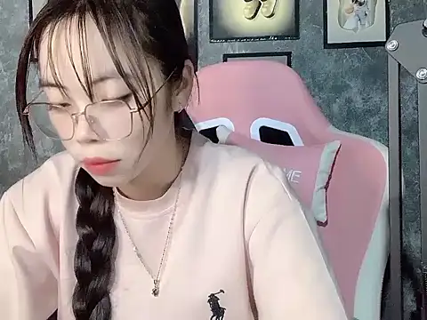 Ellie039 online show from 10.17.25