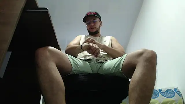 Snapshot of DirtyNotLimits_ chatting on 10.02.25 DirtyNotLimits online show from 10.02.25