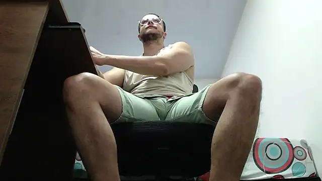 Snapshot of DirtyNotLimits_ chatting on 10.17.25 DirtyNotLimits online show from 10.17.25