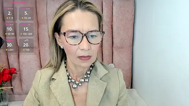 Issa Milf   online show from 06.12.26