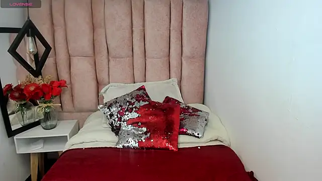 Issa Milf   online show from 06.15.26