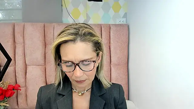 Issa Milf   online show from 06.19.26
