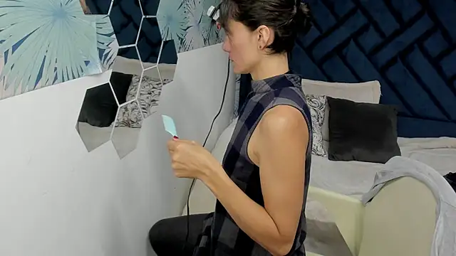 Snapshot of Valery_More__ chatting on 10.03.25 Valery More   online show from 10.03.25