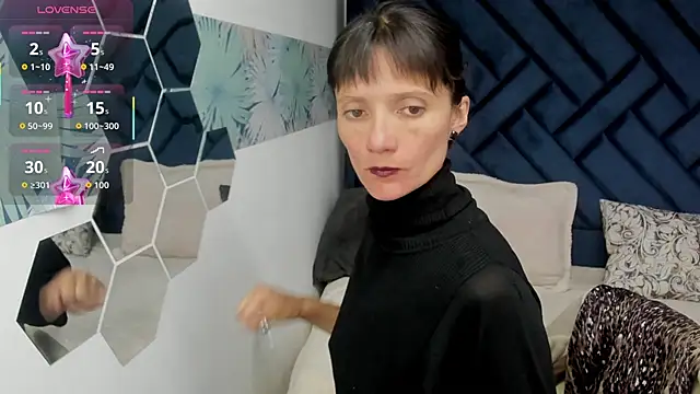 Snapshot of Valery_More__ chatting on 10.07.25 Valery More   online show from 10.07.25