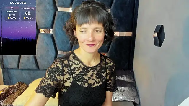 Snapshot of Valery_More__ chatting on 10.08.25 Valery More   online show from 10.08.25