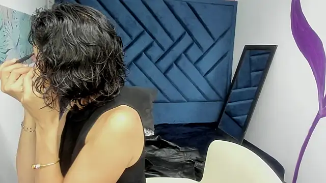 Snapshot of Valery_More__ chatting on 10.12.25 Valery More   online show from 10.12.25