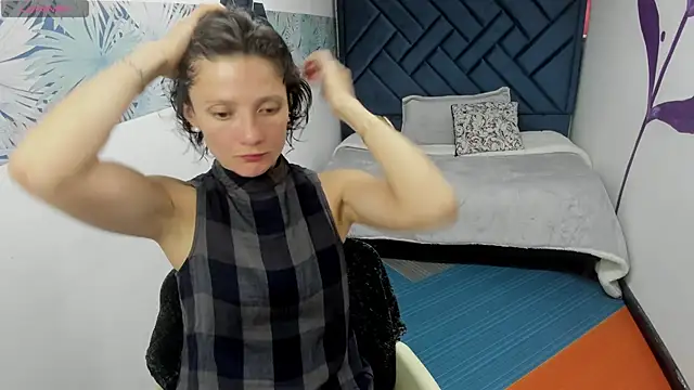 Valery More   online show from 12.04.25