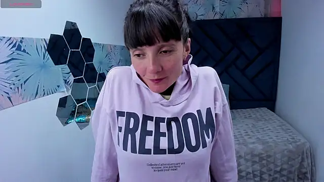 Valery More   online show from 04.13.26