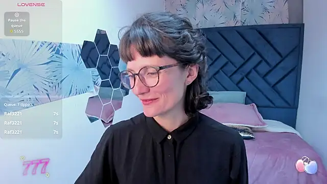 Valery More   online show from 05.25.26
